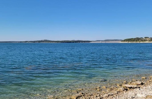 Canyon Lake Casa | Canyon Cliffside Waterfront Cottage