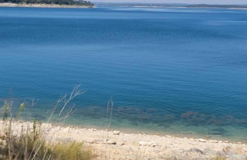 Canyon Lake Casa | Canyon Cliffside Waterfront Cottage
