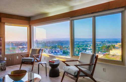 Point Loma Heights Casa | Canyon Estate Overlooking the Pacific