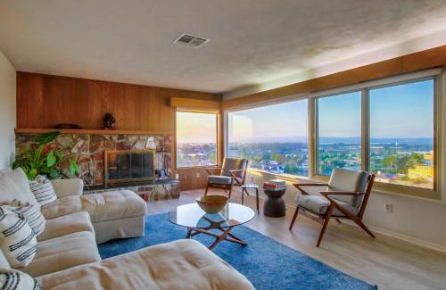 Point Loma Heights Casa | Canyon Estate Overlooking the Pacific