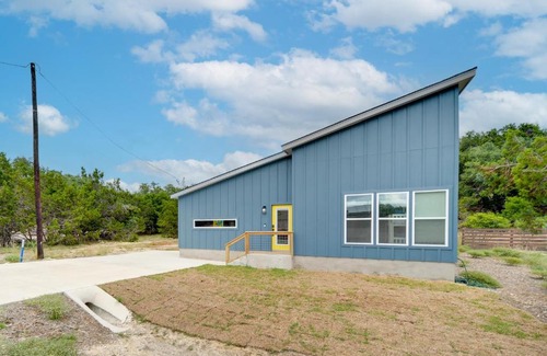 Canyon Lake Casa | Canyon Lake Oasis Backyard and Wraparound Deck!