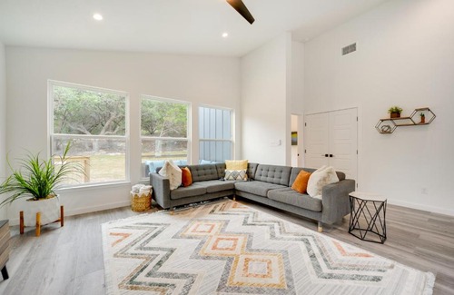 Canyon Lake Casa | Canyon Lake Oasis Backyard and Wraparound Deck!