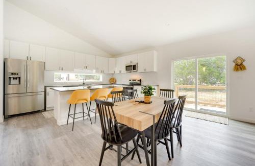 Canyon Lake Casa | Canyon Lake Oasis Backyard and Wraparound Deck!