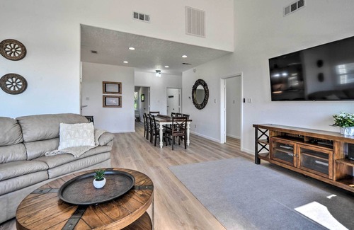 Canyon Lake Cabaña | Canyon Lake Retreat w/ Deck Near Boat Ramps