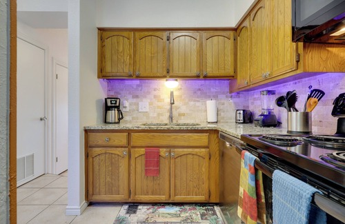 Canyon Lake Casa | Canyon Lake Townhome w/ Balcony, Deck & Yard!