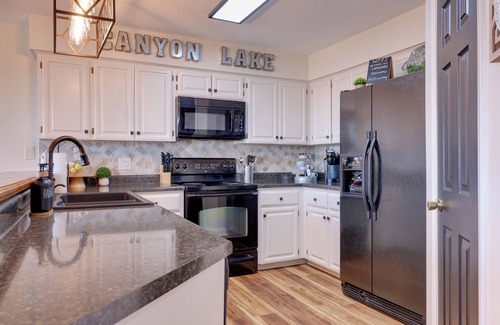 Canyon Lake Condominio | Canyon Lake Vacation Rental w/ Lake Views