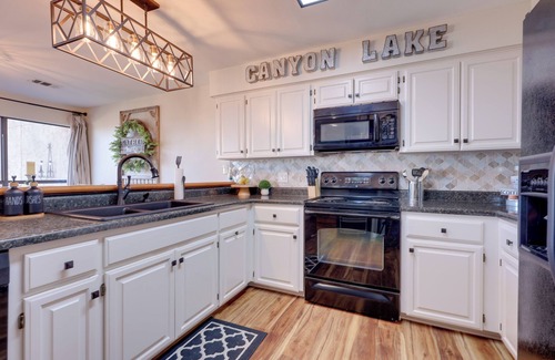 Canyon Lake Condominio | Canyon Lake Vacation Rental w/ Lake Views