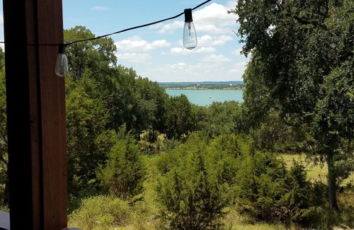 Canyon Lake Casa | Hermosa propiedad LAKEFRONT en 3 acres con cubiertas muy grandes.Entrada al lago poco profundo