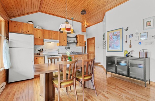 Smiths Corner Casa | Canyon Point Cozy Cottage -Hot tub-Lakefront