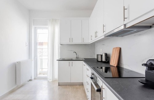 Marousi Apartamento | Capacious 3BR Apartment in Marousi