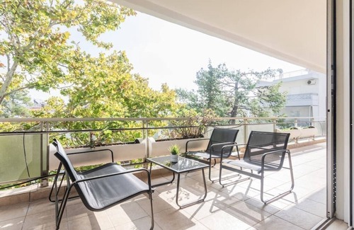 Marousi Apartamento | Capacious 3BR Apartment in Marousi