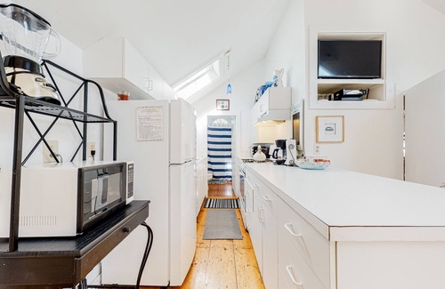 Mashpee Cabaña | Cape Cod cottage with patio - near golf, 100 yards to private Mashpee Beach