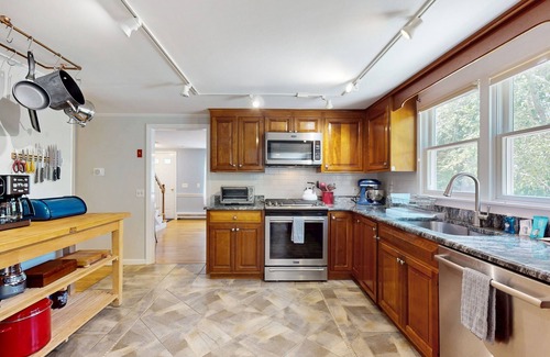 Brewster Casa | Cape Cod Getaway - near Seymour Pond and Rail Trail; Bay Beaches w/in a few mile