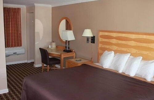 Main Street Hyannis Hotel | Cape Cod Inn