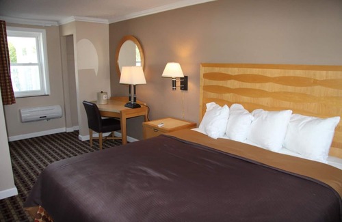Main Street Hyannis Hotel | Cape Cod Inn