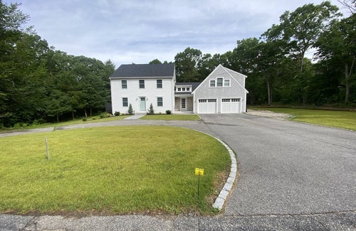 Marstons Mills Casa | Cape Cod location with 6 bedrooms and 4 baths, well furnished for your comfort!