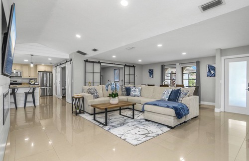 Pelican Casa | Cape Coral Dream Home – Pool, Games & Mini Golf