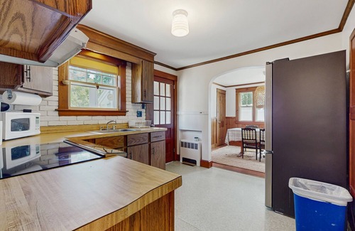 Falmouth Casa | Cape house w/ AC, walk to Park, ferries, dining & shops; close to rail trail