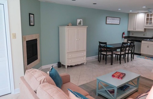 Village Green Casa | Cape May Peaches, Fully renovated Village Green quad that offers a bright beach atmosphere
