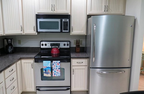 Village Green Casa | Cape May Peaches, Fully renovated Village Green quad that offers a bright beach atmosphere