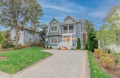 Cape May Point Casa | Cape May Point Home just steps to Lake Lily.