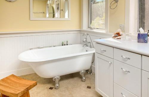 Gilford Casa | Cape Me Away