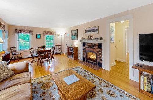 Gilford Casa | Cape Me Away