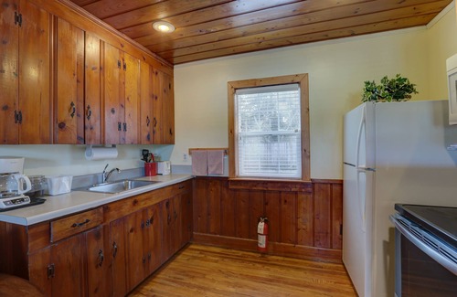 Buxton Hotel | Cape Pines Motel
