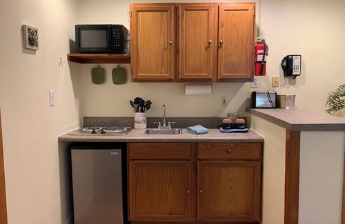 Buxton Hotel | Cape Pines Motel