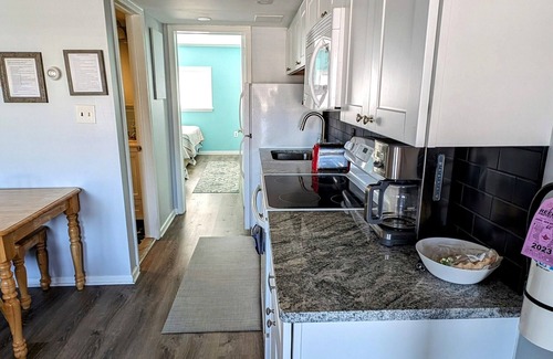 Admiral Estates Condominio | Cape Roc Condo - Sleeps 6 - Pool - Just Steps to the Beach