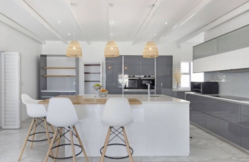 West Beach Casa | Cape Town Beach Home with Panoramic Ocean and Table Mountain Views. 11pax