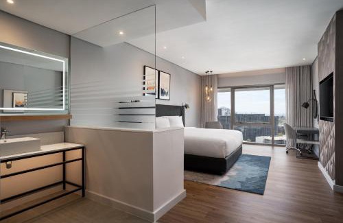Century City Hotel | Cape Town Marriott Hotel Crystal Towers