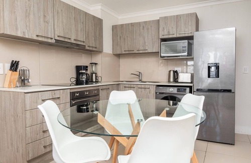 Cape Town City Centre Apartamento | Cape Town's TableMountain Views~2BR~Parking~Balcony~Pool