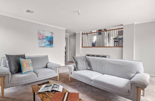 Capel Sound Casa | Capel Grand Villa - Pet-Friendly Beach Escape