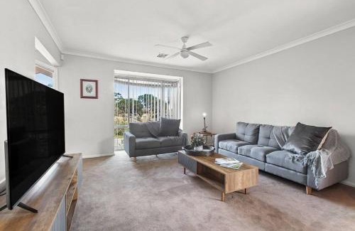 Capel Sound Casa | Capel Grand Villa - Pet-Friendly Beach Escape