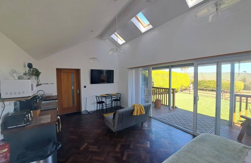 Llanerchymedd Cabaña | CAPEL PARK (TYDDYNOD BACH), pet friendly in Llanerchymedd