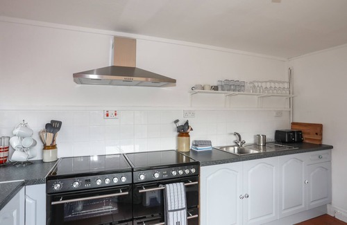 Amlwch Cabaña | CAPEL ZION, pet friendly, country holiday cottage in Amlwch