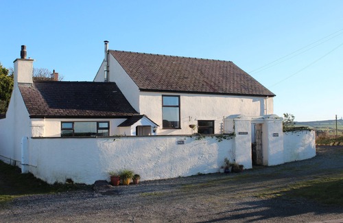 Amlwch Cabaña | CAPEL ZION, pet friendly, country holiday cottage in Amlwch