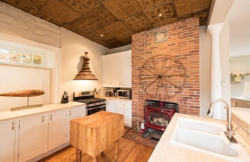Kingston Casa | Capitan Burn's House on Wellington