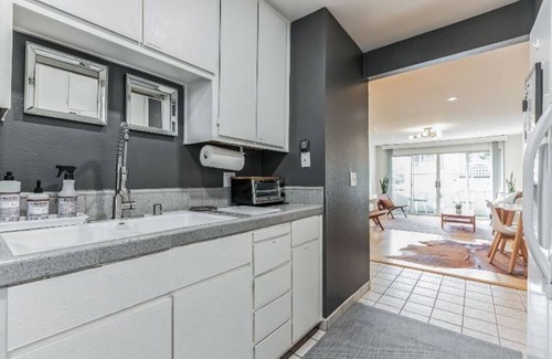 Downtown Sacramento Condominio | Capitol quarters! 2 bedroom condo, walking distance to everything!