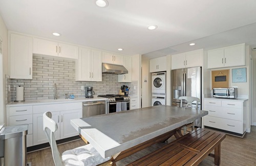 Capitola Casa | Capitola Venetian #1 – Historic Beachfront Getaway