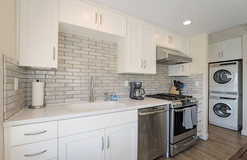 Capitola Casa | Capitola Venetian #1 – Historic Beachfront Getaway