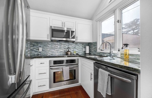 Capitola Casa | Capitola Village Home with Parking Spot