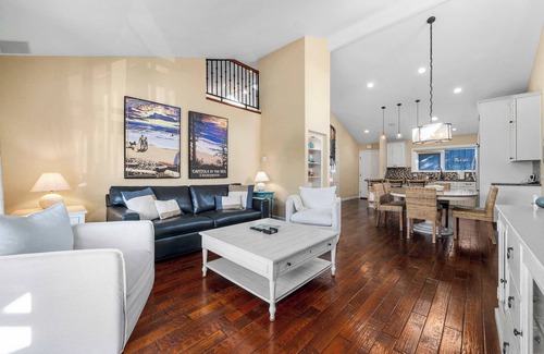 Capitola Casa | Capitola Village Home - Free Parking & Sleeps 8!