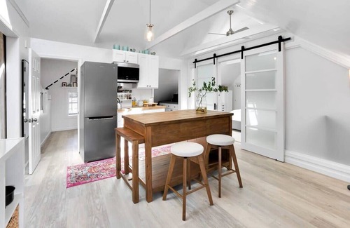 Capitola Apartamento | Capitola Village Work-Live Loft - Pet Friendly