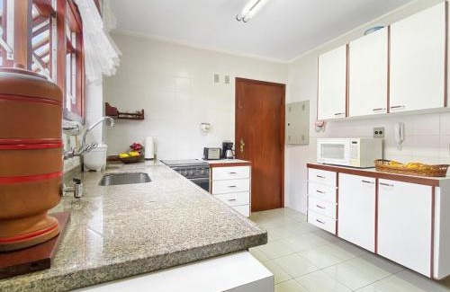 Vila Inglesa Apartamento | Capivari - Lareira - 3 Quartos - Cozinha - Aconchegante