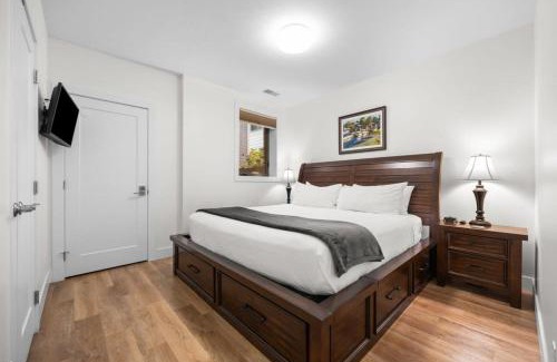 Traverse City Casa | Capri 002 in the Heart of Downtown TC