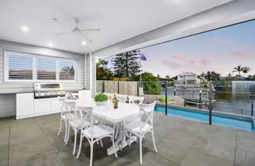 Surfers Paradise Casa | Capri Waterfront Resort-Style 5BR & Pool