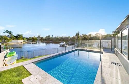 Surfers Paradise Casa | Capri Waterfront Resort-Style 5BR & Pool