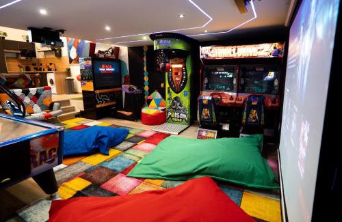 Valenciennes Apartamento | Capsule Luna Park - Jacuzzi - Sauna - Jeux & Arcades - Billard - Netflix & Home cinéma -